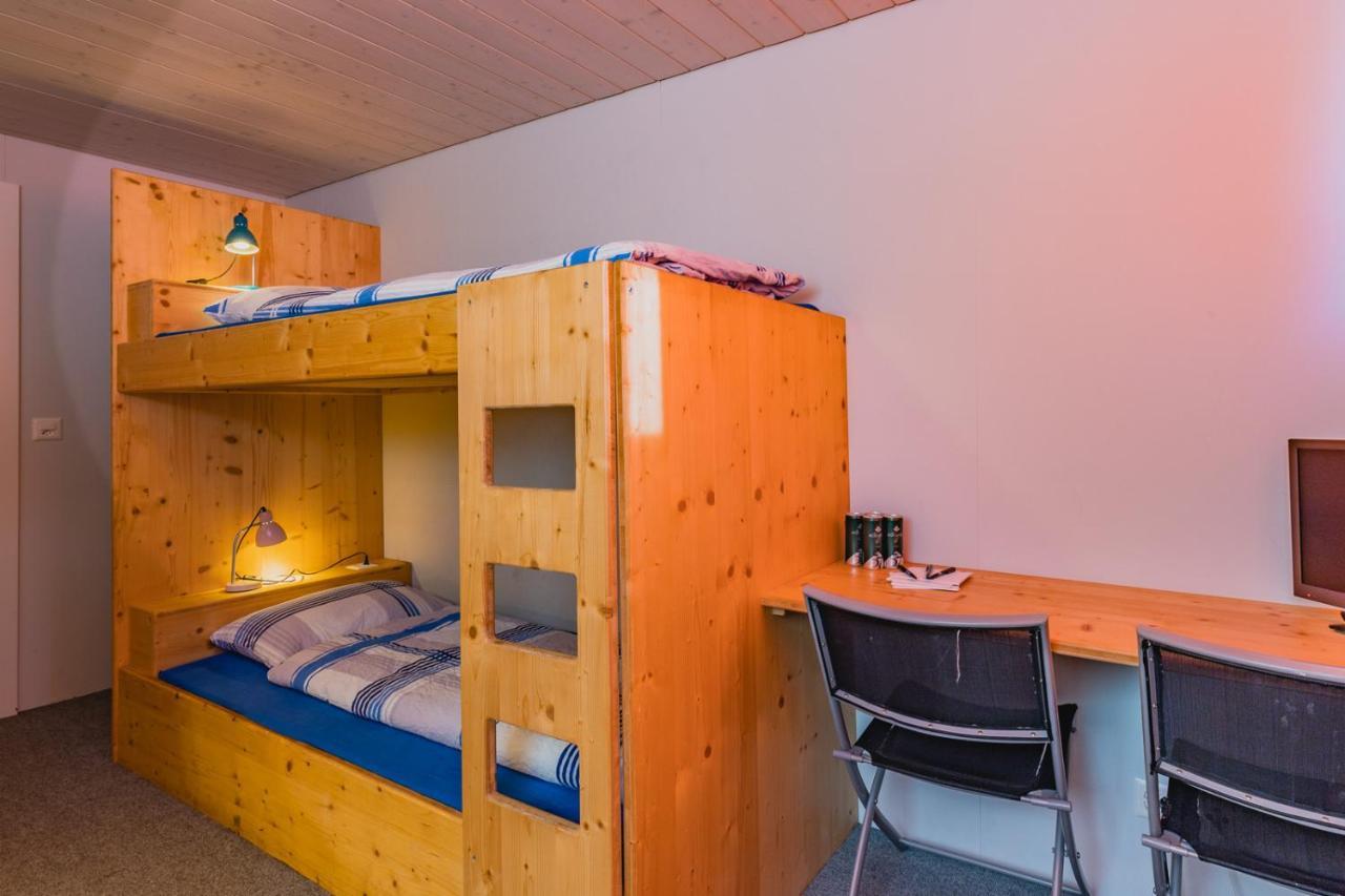 Hostel Mountain Backpackercamp Gutenbrunnenstrasse 6 Lenk im Simmental